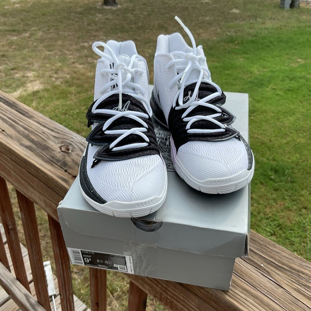 Nike Kyrie 5 TB basketball shoes Oreo Women 9.5 CN9519 100